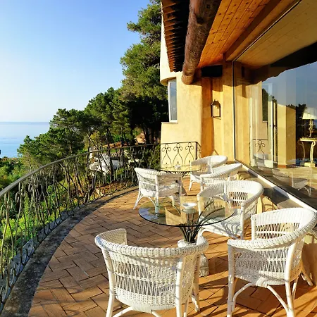 Porto Pirgos Szálloda Parghelia